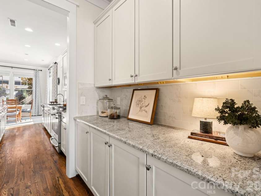 908 Millbrook Road, Charlotte, NC 28211.  MLS# CAR4435564, YatesRealty ID 57745. 