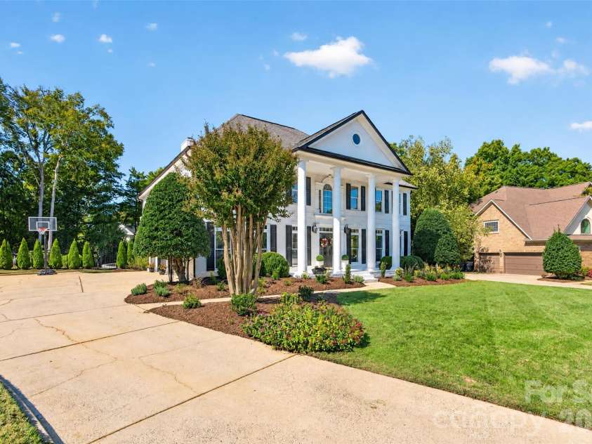 8634 Woodmere Crossing Drive, Charlotte, NC 28226.  MLS# CAR4435409, YatesRealty ID 57746. 