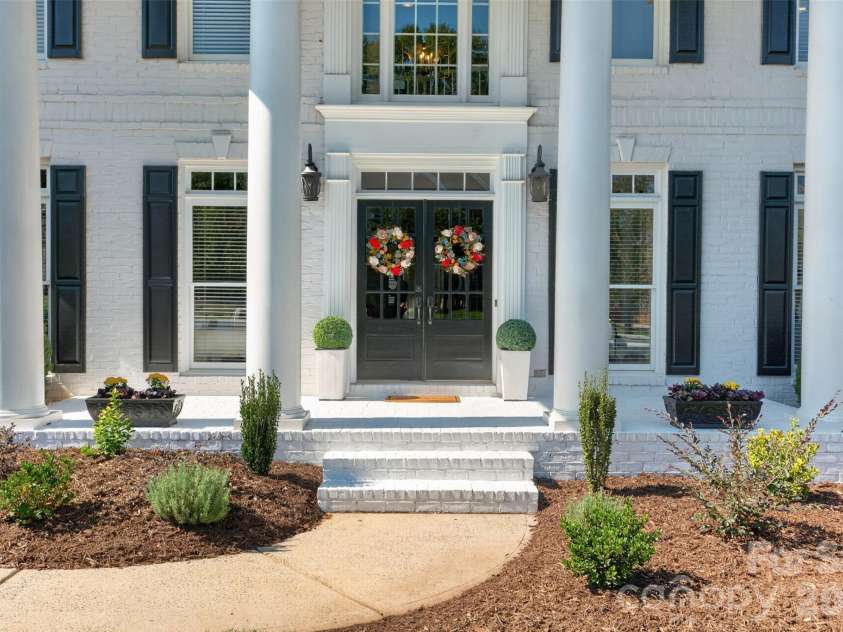 8634 Woodmere Crossing Drive, Charlotte, NC 28226.  MLS# CAR4435409, YatesRealty ID 57746. 