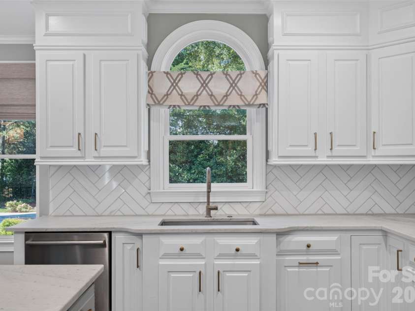 8634 Woodmere Crossing Drive, Charlotte, NC 28226.  MLS# CAR4435409, YatesRealty ID 57746. 