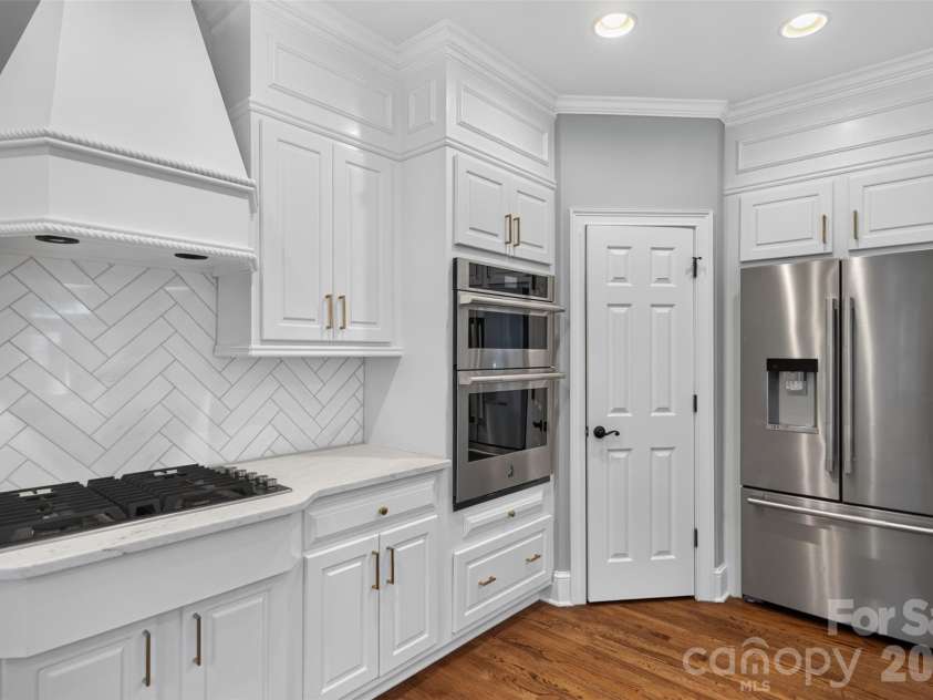 8634 Woodmere Crossing Drive, Charlotte, NC 28226.  MLS# CAR4435409, YatesRealty ID 57746. 
