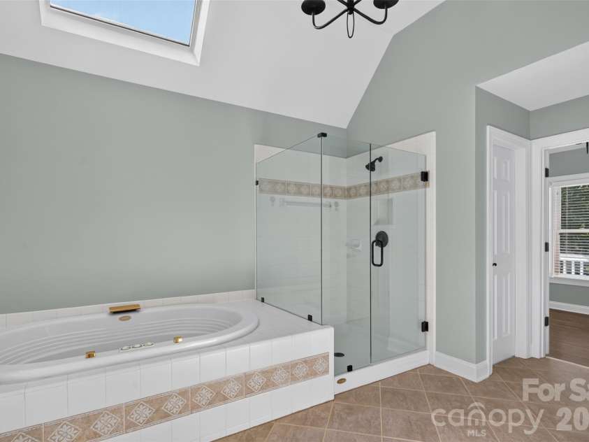 8634 Woodmere Crossing Drive, Charlotte, NC 28226.  MLS# CAR4435409, YatesRealty ID 57746. 