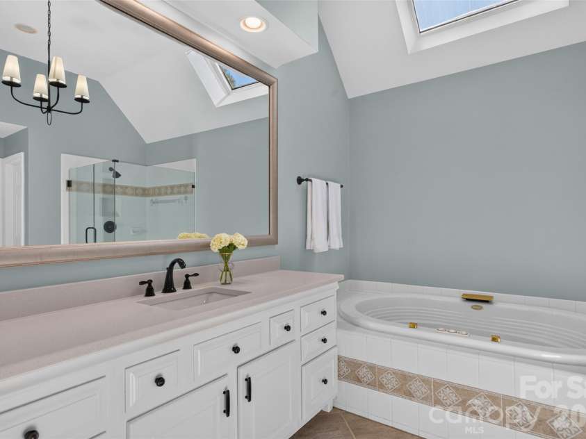 8634 Woodmere Crossing Drive, Charlotte, NC 28226.  MLS# CAR4435409, YatesRealty ID 57746. 
