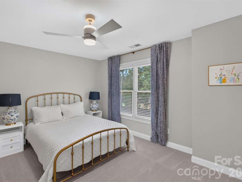 8634 Woodmere Crossing Drive, Charlotte, NC 28226.  MLS# CAR4435409, YatesRealty ID 57746. 