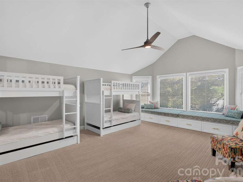 8634 Woodmere Crossing Drive, Charlotte, NC 28226.  MLS# CAR4435409, YatesRealty ID 57746. 