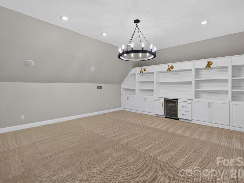 8634 Woodmere Crossing Drive, Charlotte, NC 28226.  MLS# CAR4435409, YatesRealty ID 57746. 