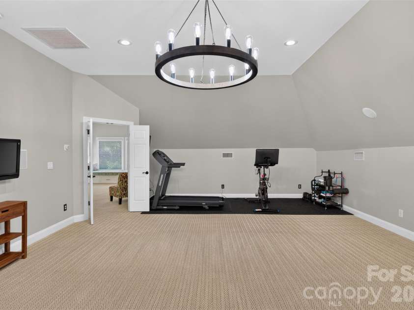 8634 Woodmere Crossing Drive, Charlotte, NC 28226.  MLS# CAR4435409, YatesRealty ID 57746. 