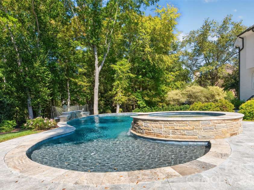 8634 Woodmere Crossing Drive, Charlotte, NC 28226.  MLS# CAR4435409, YatesRealty ID 57746. 