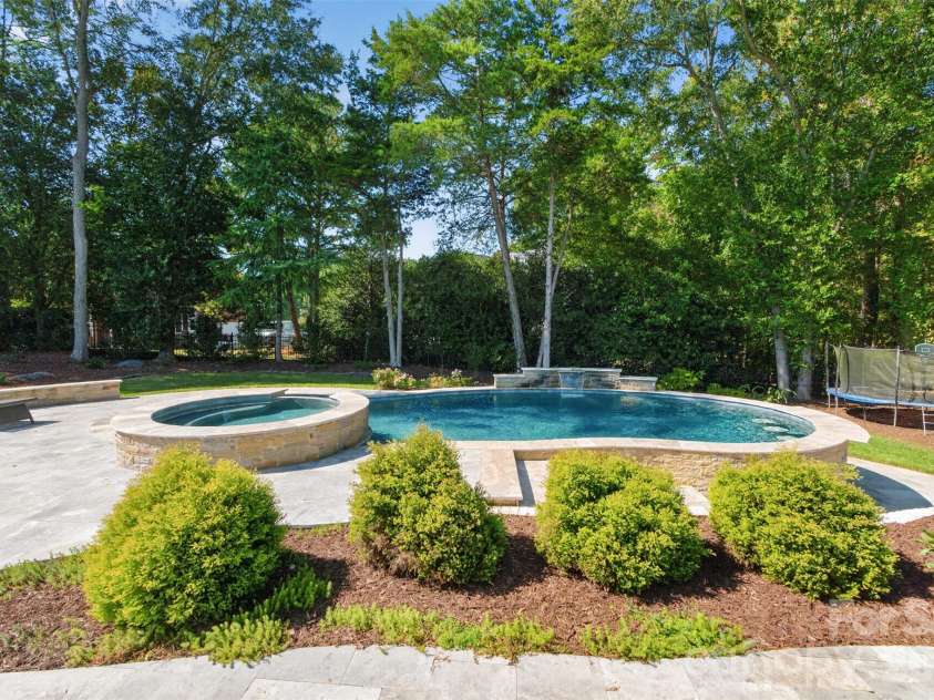 8634 Woodmere Crossing Drive, Charlotte, NC 28226.  MLS# CAR4435409, YatesRealty ID 57746. 