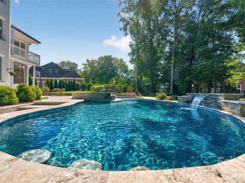 8634 Woodmere Crossing Drive, Charlotte, NC 28226.  MLS# CAR4435409, YatesRealty ID 57746. 