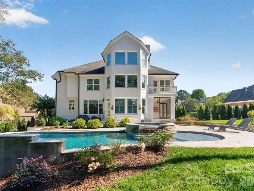 8634 Woodmere Crossing Drive, Charlotte, NC 28226.  MLS# CAR4435409, YatesRealty ID 57746. 