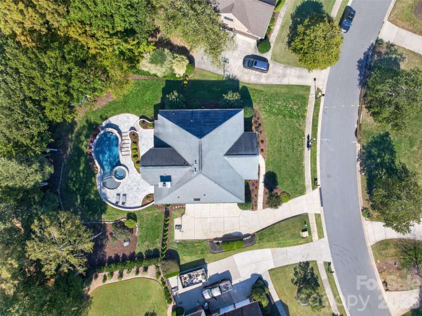 8634 Woodmere Crossing Drive, Charlotte, NC 28226.  MLS# CAR4435409, YatesRealty ID 57746. 