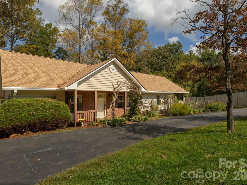 442 Armstrong Avenue, Hendersonville, NC 28739.  MLS# CAR4435472, YatesRealty ID 57747. 