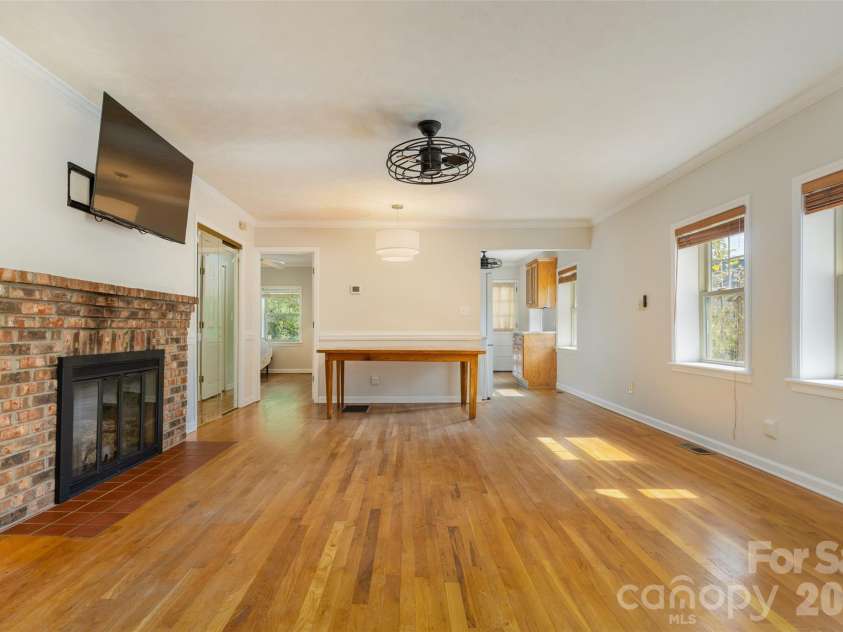 442 Armstrong Avenue, Hendersonville, NC 28739.  MLS# CAR4435472, YatesRealty ID 57747. 