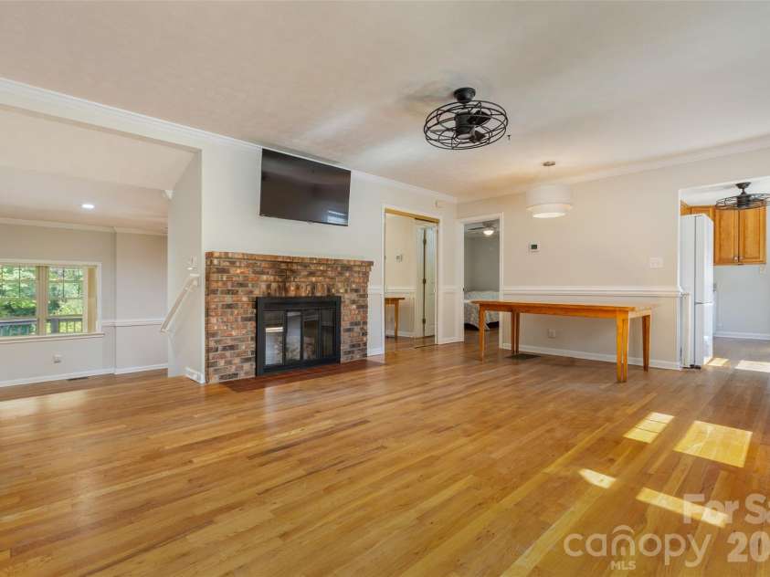 442 Armstrong Avenue, Hendersonville, NC 28739.  MLS# CAR4435472, YatesRealty ID 57747. 