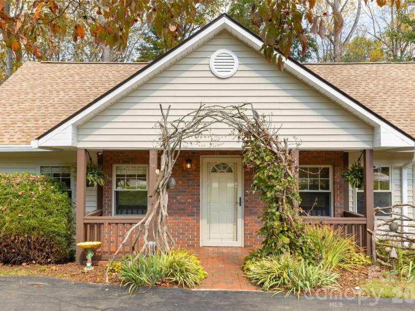 442 Armstrong Avenue, Hendersonville, NC 28739.  MLS# CAR4435472, YatesRealty ID 57747. 