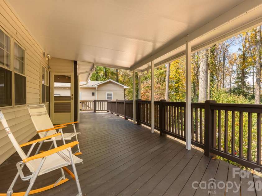 442 Armstrong Avenue, Hendersonville, NC 28739.  MLS# CAR4435472, YatesRealty ID 57747. 
