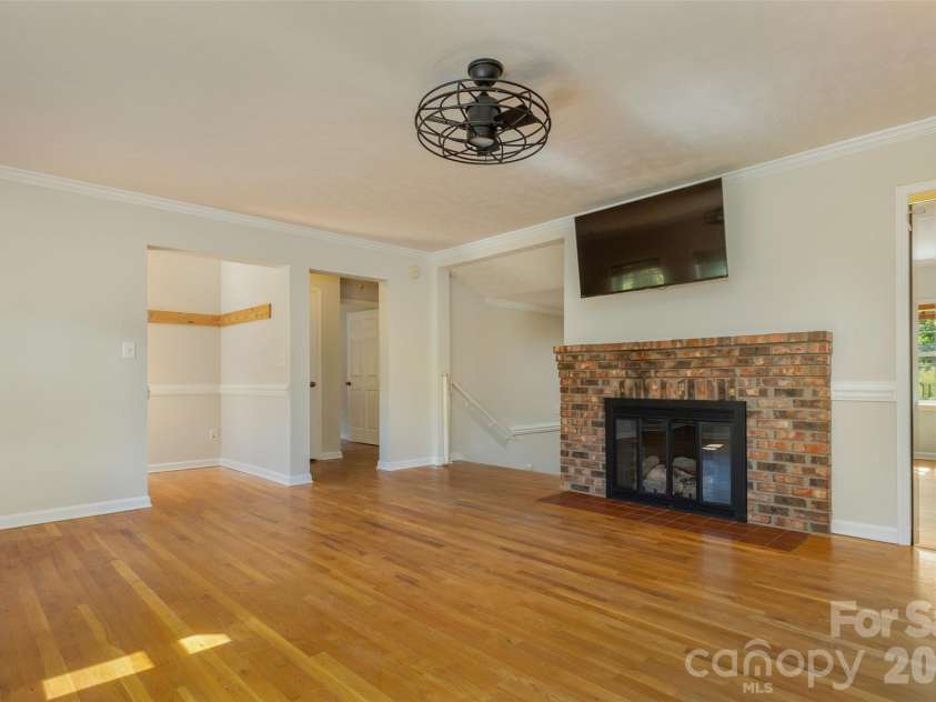 442 Armstrong Avenue, Hendersonville, NC 28739.  MLS# CAR4435472, YatesRealty ID 57747. 