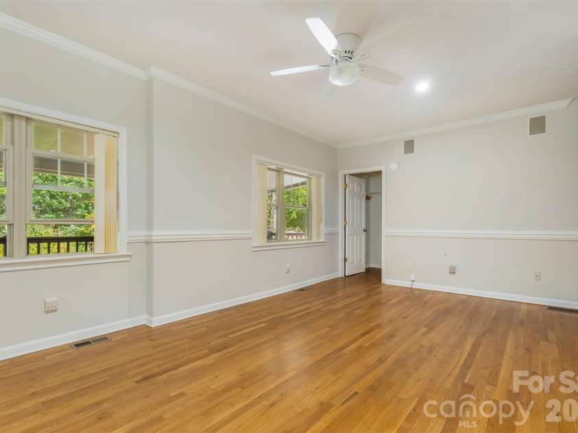 442 Armstrong Avenue, Hendersonville, NC 28739.  MLS# CAR4435472, YatesRealty ID 57747. 