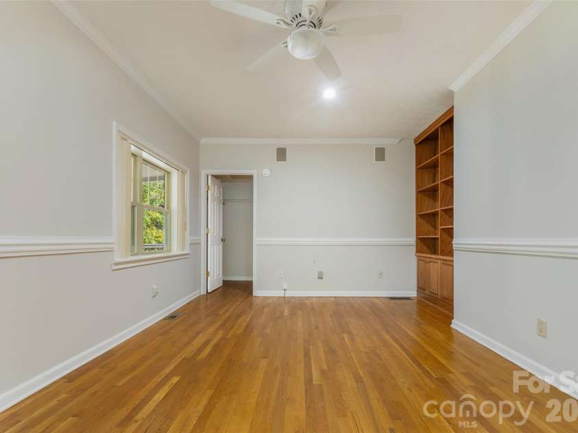 442 Armstrong Avenue, Hendersonville, NC 28739.  MLS# CAR4435472, YatesRealty ID 57747. 