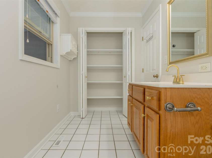 442 Armstrong Avenue, Hendersonville, NC 28739.  MLS# CAR4435472, YatesRealty ID 57747. 
