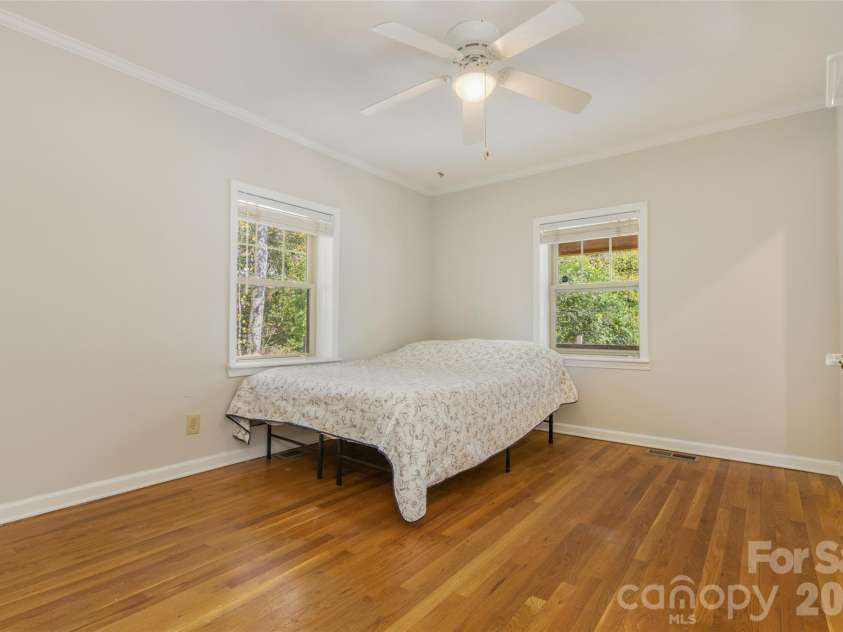 442 Armstrong Avenue, Hendersonville, NC 28739.  MLS# CAR4435472, YatesRealty ID 57747. 