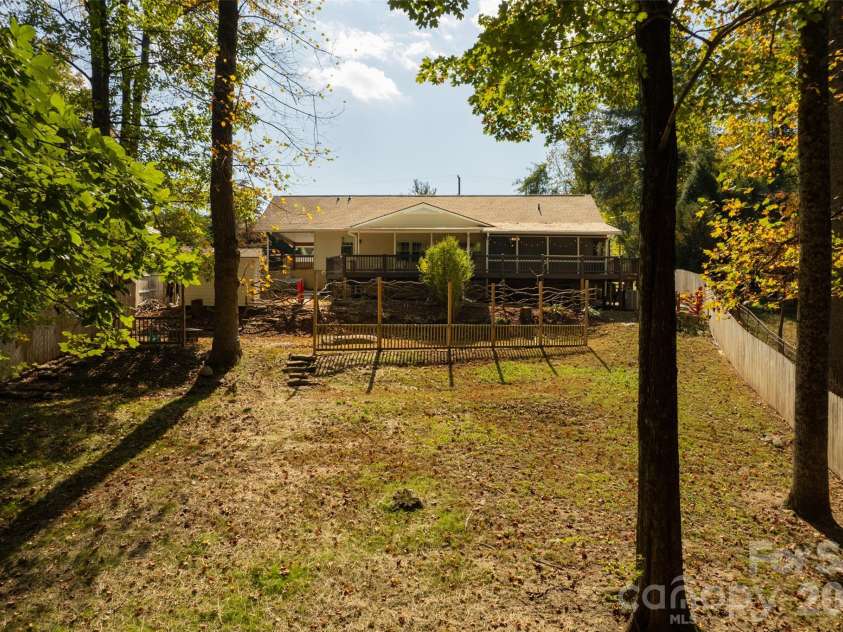 442 Armstrong Avenue, Hendersonville, NC 28739.  MLS# CAR4435472, YatesRealty ID 57747. 