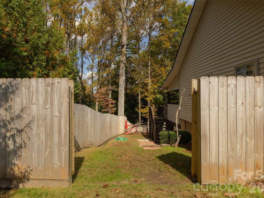 442 Armstrong Avenue, Hendersonville, NC 28739.  MLS# CAR4435472, YatesRealty ID 57747. 