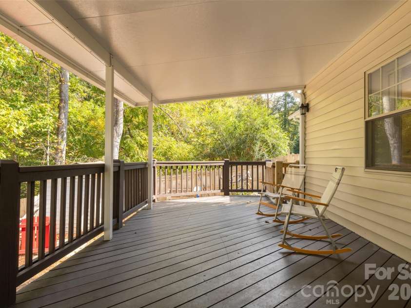 442 Armstrong Avenue, Hendersonville, NC 28739.  MLS# CAR4435472, YatesRealty ID 57747. 