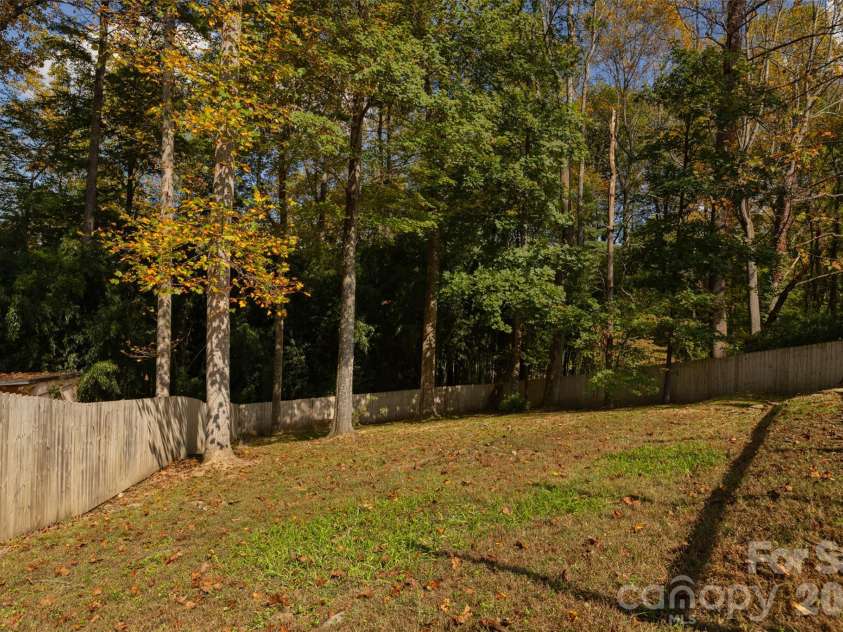 442 Armstrong Avenue, Hendersonville, NC 28739.  MLS# CAR4435472, YatesRealty ID 57747. 