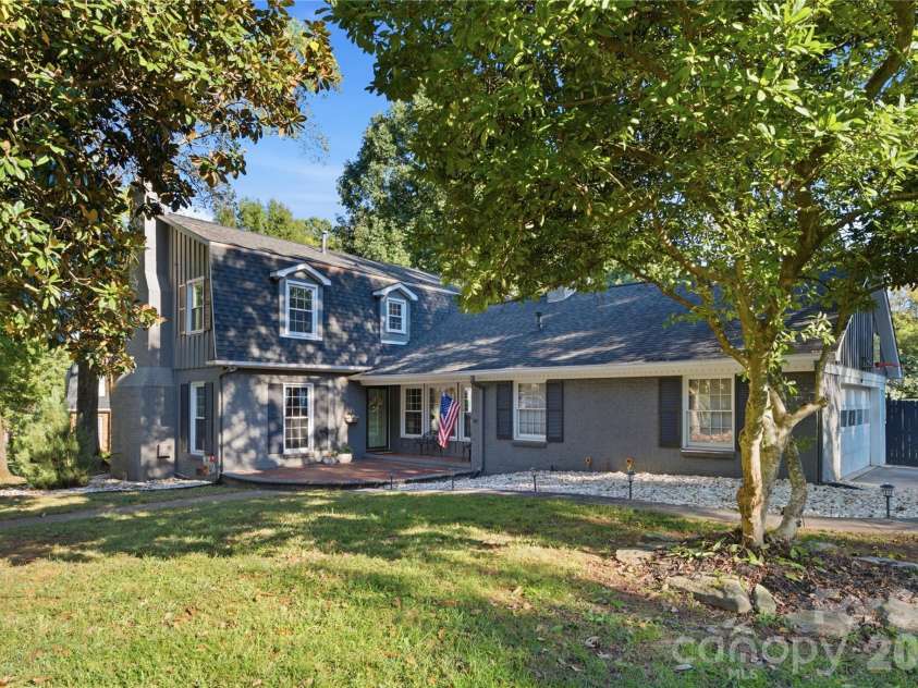 1200 Charter Place, Charlotte, NC 28211.  MLS# CAR4435182, YatesRealty ID 57748. 