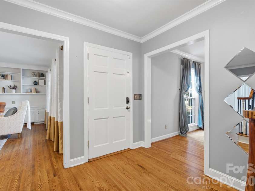 1200 Charter Place, Charlotte, NC 28211.  MLS# CAR4435182, YatesRealty ID 57748. 