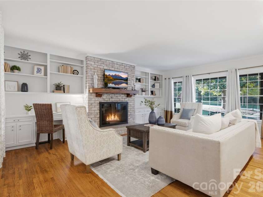 1200 Charter Place, Charlotte, NC 28211.  MLS# CAR4435182, YatesRealty ID 57748. 