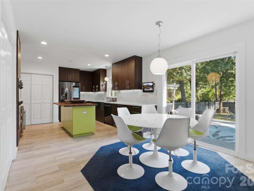 1200 Charter Place, Charlotte, NC 28211.  MLS# CAR4435182, YatesRealty ID 57748. 