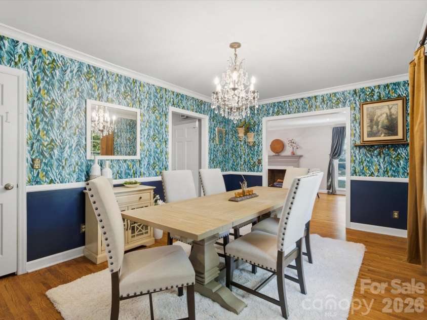 1200 Charter Place, Charlotte, NC 28211.  MLS# CAR4435182, YatesRealty ID 57748. 