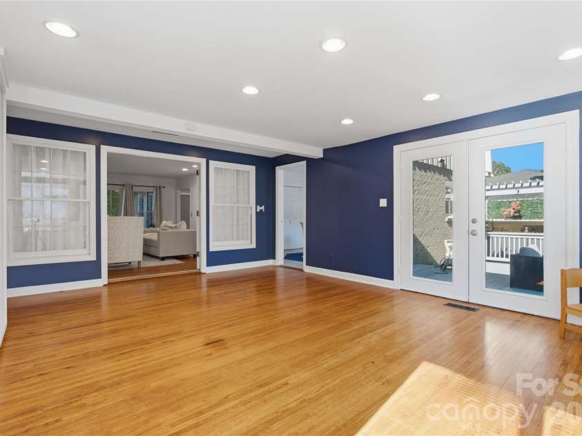 1200 Charter Place, Charlotte, NC 28211.  MLS# CAR4435182, YatesRealty ID 57748. 