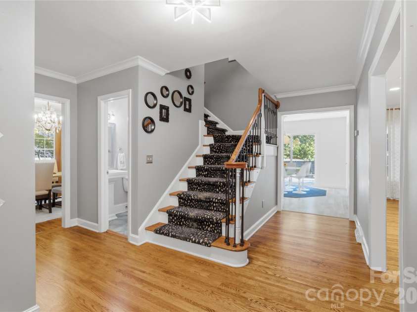 1200 Charter Place, Charlotte, NC 28211.  MLS# CAR4435182, YatesRealty ID 57748. 
