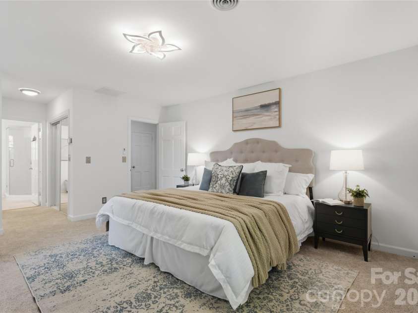 1200 Charter Place, Charlotte, NC 28211.  MLS# CAR4435182, YatesRealty ID 57748. 