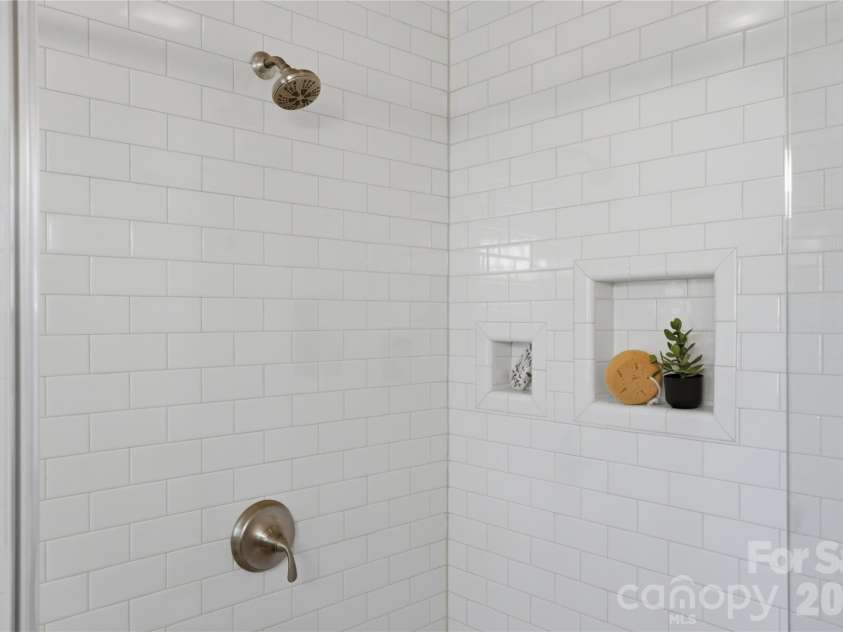 1200 Charter Place, Charlotte, NC 28211.  MLS# CAR4435182, YatesRealty ID 57748. Primary bathroom