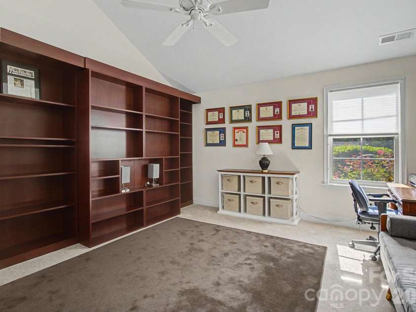 47 Outlook Circle, Swannanoa, NC 28778.  MLS# CAR4435002, YatesRealty ID 57749. 2nd Bedroom