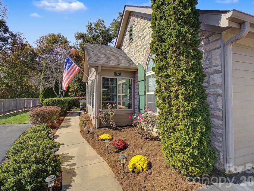 47 Outlook Circle, Swannanoa, NC 28778.  MLS# CAR4435002, YatesRealty ID 57749. 