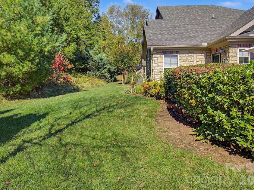 47 Outlook Circle, Swannanoa, NC 28778.  MLS# CAR4435002, YatesRealty ID 57749. 
