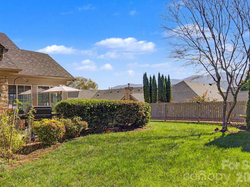 47 Outlook Circle, Swannanoa, NC 28778.  MLS# CAR4435002, YatesRealty ID 57749. 