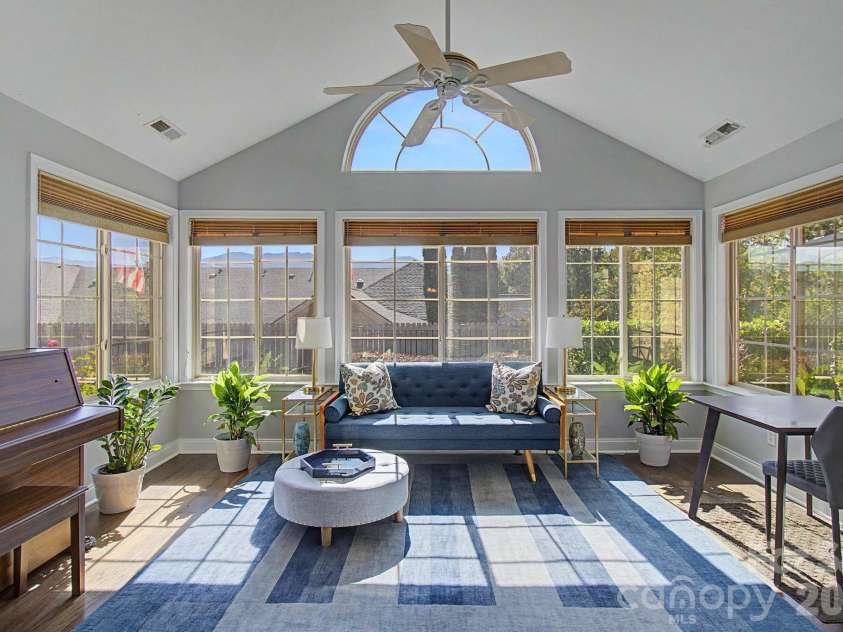 47 Outlook Circle, Swannanoa, NC 28778.  MLS# CAR4435002, YatesRealty ID 57749. 