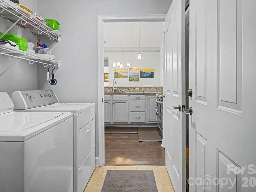 47 Outlook Circle, Swannanoa, NC 28778.  MLS# CAR4435002, YatesRealty ID 57749. 
