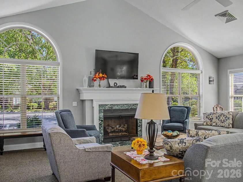47 Outlook Circle, Swannanoa, NC 28778.  MLS# CAR4435002, YatesRealty ID 57749. 