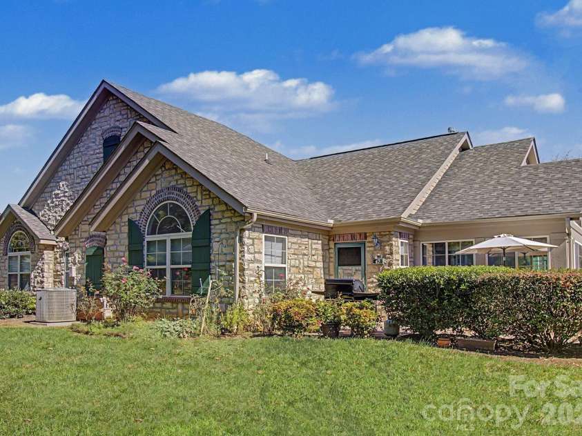 47 Outlook Circle, Swannanoa, NC 28778.  MLS# CAR4435002, YatesRealty ID 57749. 
