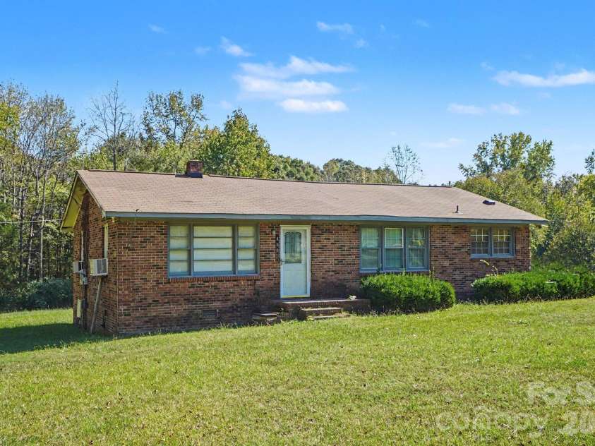 4807 John Craig Road, Waxhaw, NC 28173.  MLS# CAR4435172, YatesRealty ID 57751. 