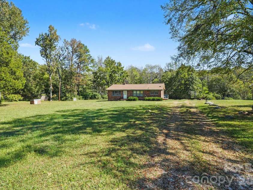 4807 John Craig Road, Waxhaw, NC 28173.  MLS# CAR4435172, YatesRealty ID 57751. 