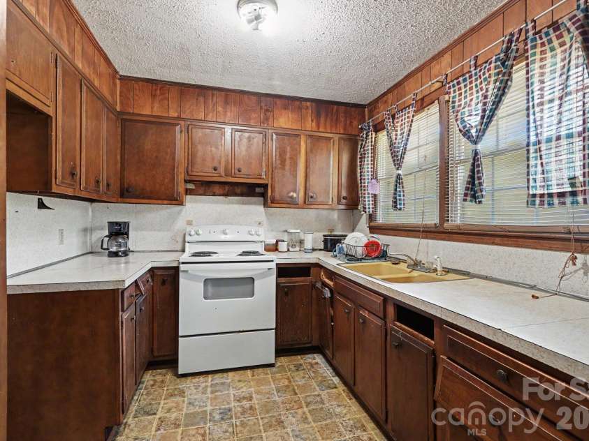4807 John Craig Road, Waxhaw, NC 28173.  MLS# CAR4435172, YatesRealty ID 57751. 